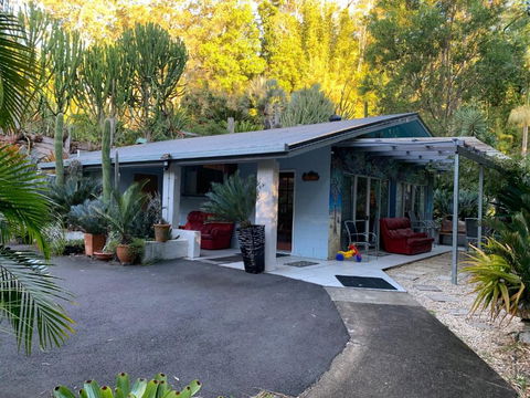 Ancient Gardens Guesthouse & Botanical Gardens - Accommodation Main Beach 1