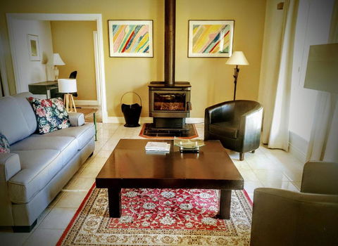 Angaston Lodge - Accommodation Main Beach 4