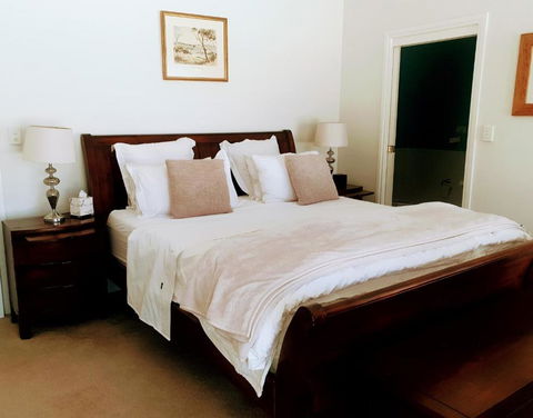 Angaston Lodge - Accommodation Main Beach 3