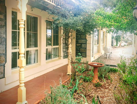 Angaston Lodge - Accommodation Main Beach 2