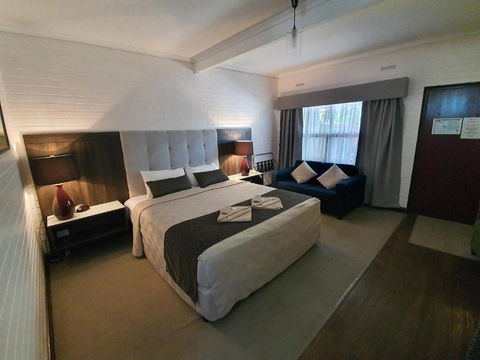 Angaston Vineyards Motel - Accommodation Main Beach 1