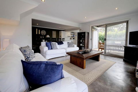 Anglers Cove - Accommodation Main Beach 1