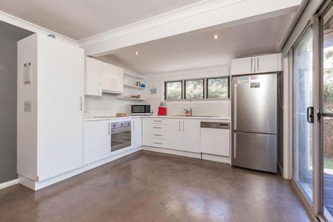 Anglers Cove - Accommodation Main Beach 4