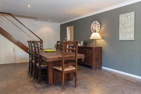 Anglers Cove - Accommodation Main Beach 3