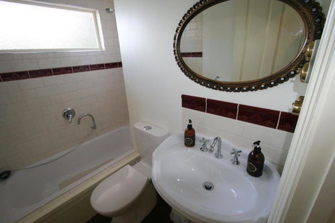 Annies Garden Cottage - Accommodation Main Beach 3
