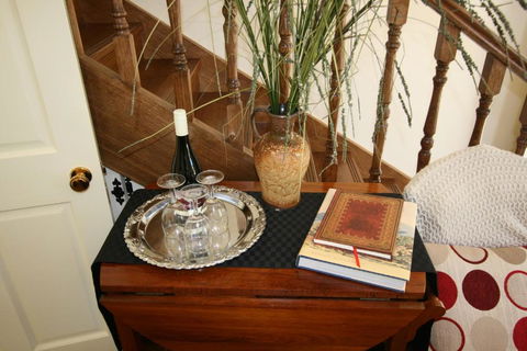 Annies Garden Cottage - Accommodation Main Beach 4