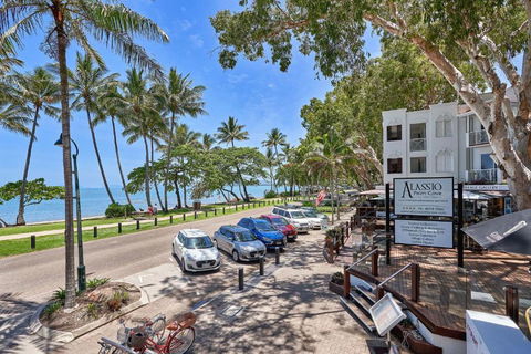 Alassio Beachfront Apartments Palm Cove - Accommodation Main Beach 2