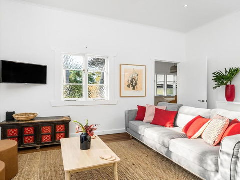 Alkira - Accommodation Main Beach 1