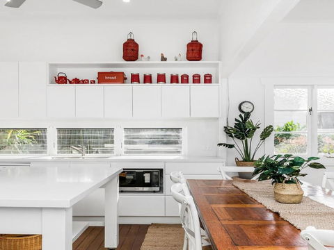 Alkira - Accommodation Main Beach 3