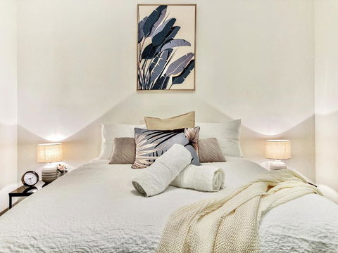 Amazing River View - 3 Bedroom Apartment - Brisbane CBD - Netflix - Fast Wifi - Carpark - Accommodation Main Beach 1
