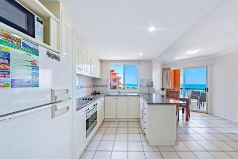 Airlie Dream - Accommodation Main Beach 2