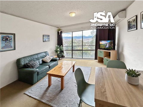 Alpine Mountain View Kirwan 10 - Accommodation Main Beach 0