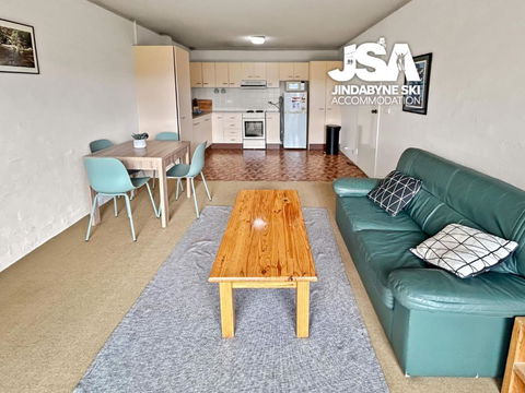 Alpine Mountain View Kirwan 10 - Accommodation Main Beach 2