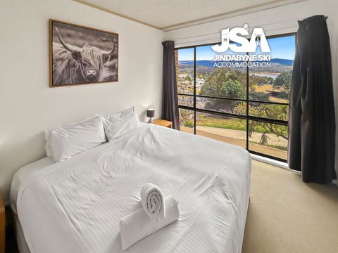 Alpine Mountain View Kirwan 10 - Accommodation Main Beach 3