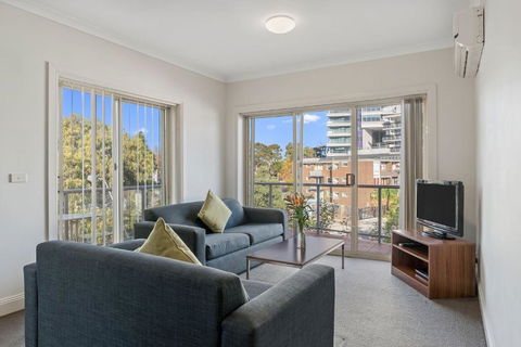 Amazing Accommodations: St Kilda - Accommodation Main Beach 0