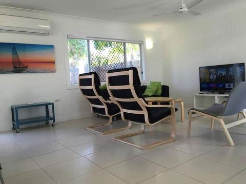 Airy Home - 3 Bedrooms & Office - Accommodation Main Beach 1
