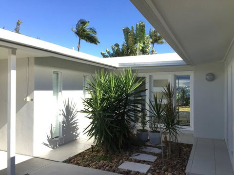 Airy Home - 3 Bedrooms & Office - Accommodation Main Beach 0
