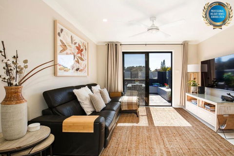 Alkira - Pet Friendly - 4 Mins Walk To Beach - Accommodation Main Beach 1