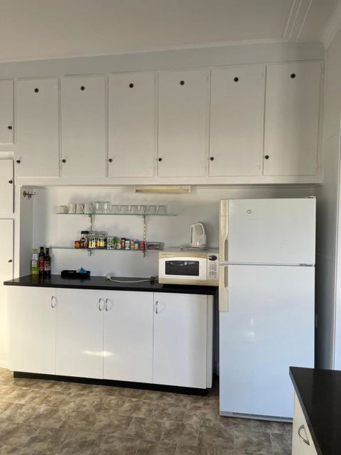 Apartment 1 On Oxide - Accommodation Main Beach 4