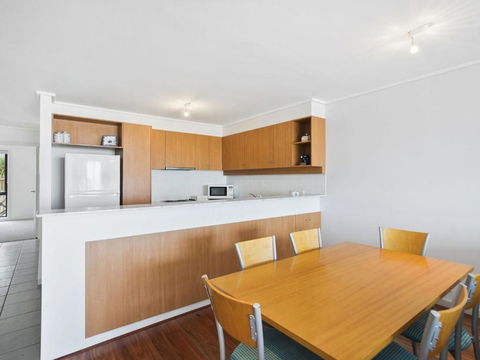 Apartment 11 Pacific Apartments - Accommodation Main Beach 2