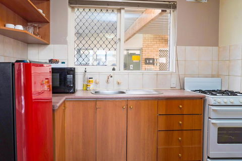 Apartment 13 - Accommodation Main Beach 1