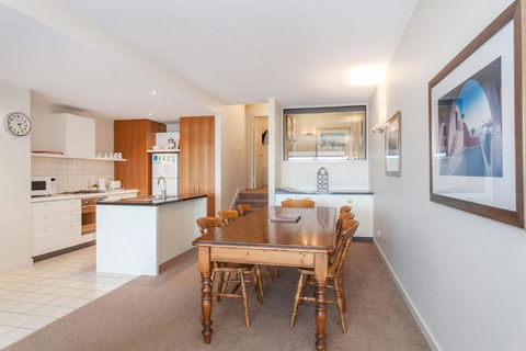 Apartment 16 Kalimna - Accommodation Main Beach 3