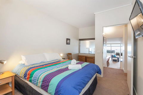 Apartment 16 Kalimna - Accommodation Main Beach 4