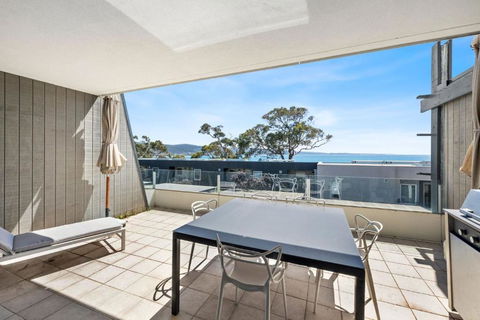 Apartment 18 Kalimna - Accommodation Main Beach 3