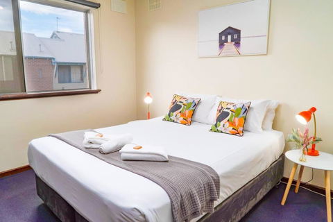 Apartment 7 - Accommodation Main Beach 3