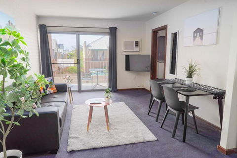 Apartment 7 - Accommodation Main Beach 0