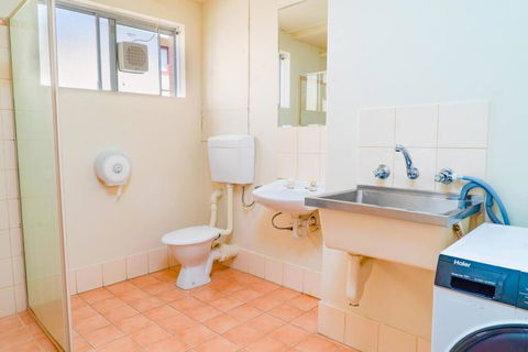 Apartment 7 - Accommodation Main Beach 4