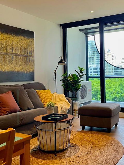 Apartment In Melbourne With Pool - Accommodation Main Beach 0