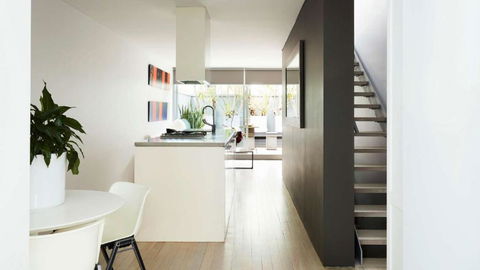 Apartment One - Accommodation Main Beach 1