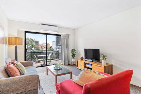 Apartment With City Views In East Perth - Accommodation Main Beach 0