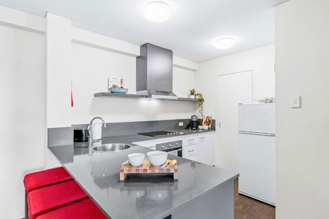 Apartment With City Views In East Perth - Accommodation Main Beach 3