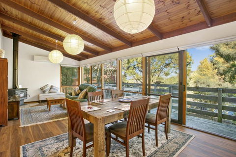 Apollo Bay People N Paws - Accommodation Main Beach 0