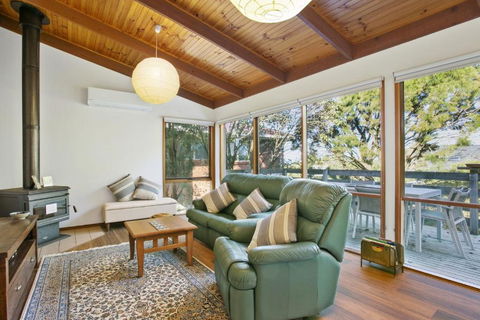 Apollo Bay People N Paws - Accommodation Main Beach 2