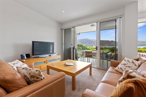 Apollo Blue 14 - Accommodation Main Beach 2