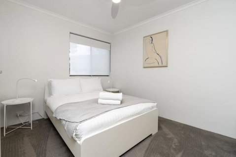 Apt In Kingston - 10min To Lake Burley Griffin - Accommodation Main Beach 2