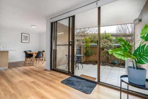 Apt In Kingston - 10min To Lake Burley Griffin - Accommodation Main Beach 4