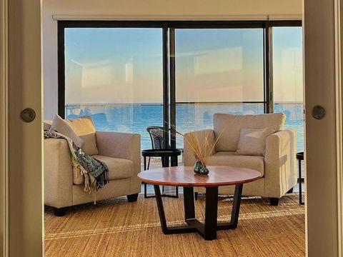 Apt01-The SS Karatta - Accommodation Main Beach 0