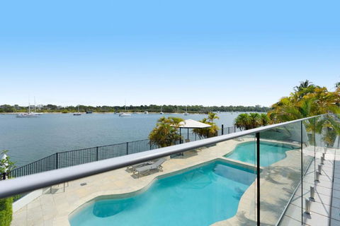 Aqua Linea 3 Noosa Parade 82 - Accommodation Main Beach 2