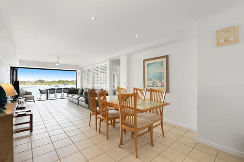 Aqua Linea 3 Noosa Parade 82 - Accommodation Main Beach 4