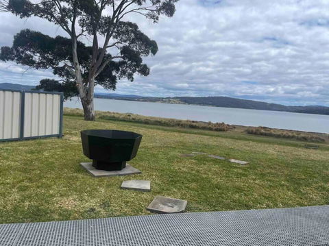 AquaChill On The Bay - Accommodation Main Beach 1
