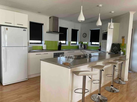 AquaChill On The Bay - Accommodation Main Beach 2