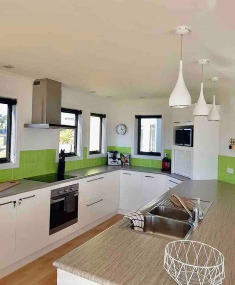 AquaChill On The Bay - Accommodation Main Beach 4