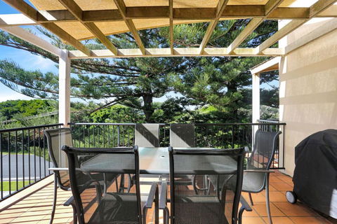 Aquarius Apartment 7 - Accommodation Main Beach 1