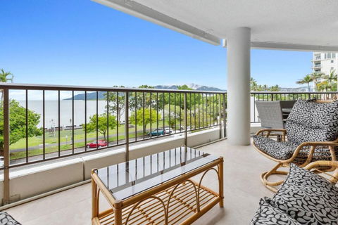 Aquarius Esplanade Retreat - Accommodation Main Beach 1