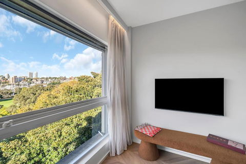 Aquarius - Luxe Inner City Abode - Accommodation Main Beach 4