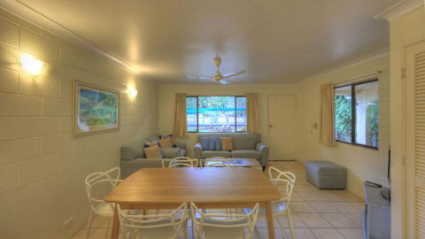 Arcadia Palms 2 - Accommodation Main Beach 2